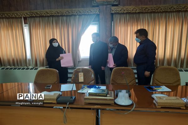 تقدیر از دانش آموز برتر جشنواره تابستان شاد و خبرنگاران برتر اداره آموزش وپرورش ناحیه4 استان اصفهان