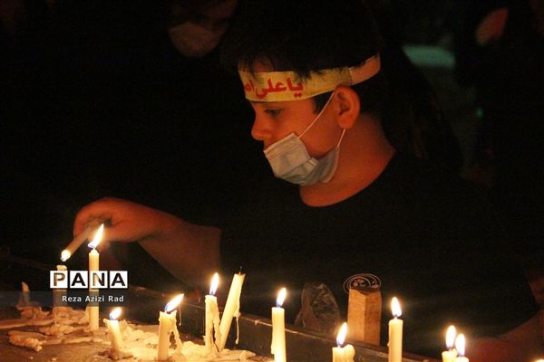 آیین شمع گذاری شب عاشورا در مساجد تبریز