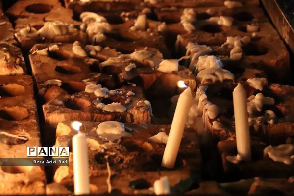 آیین شمع گذاری شب عاشورا در مساجد تبریز