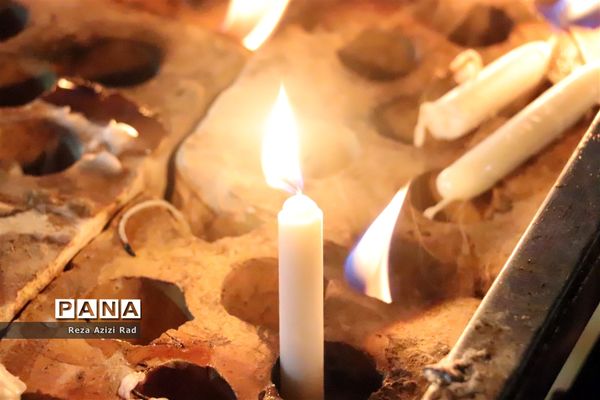 آیین شمع گذاری شب عاشورا در مساجد تبریز