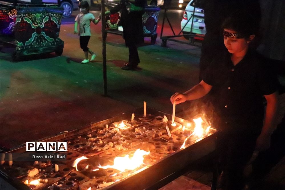آیین شمع گذاری شب عاشورا در مساجد تبریز