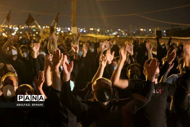 عزاداری شب عاشورا در یادمان شهدای کوه خضر نبی قم