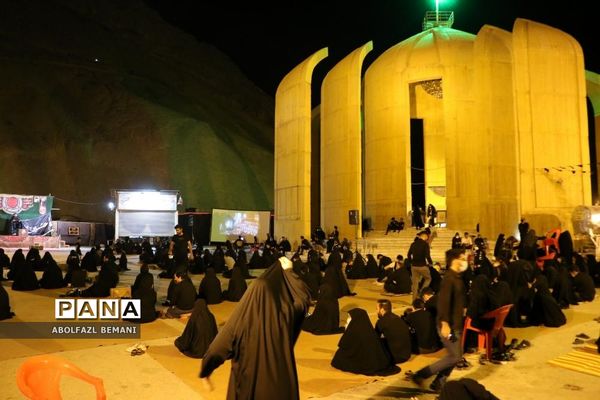 عزاداری شب عاشورا در یادمان شهدای کوه خضر نبی قم