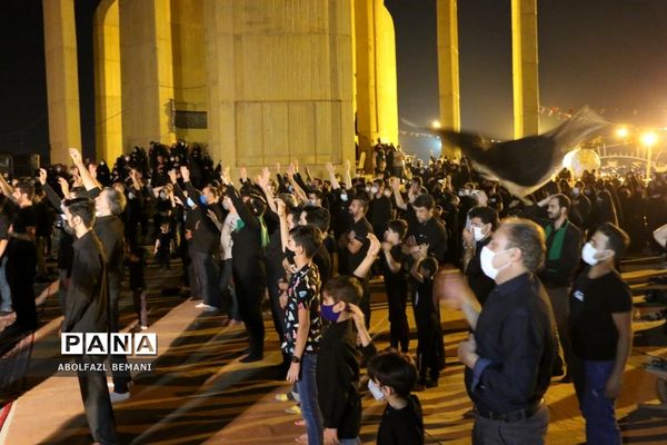 عزاداری شب عاشورا در یادمان شهدای کوه خضر نبی قم