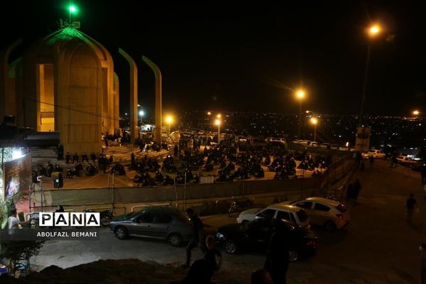 عزاداری شب عاشورا در یادمان شهدای کوه خضر نبی قم