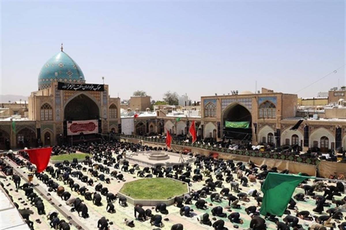 نماز ظهر عاشورا در مسجد تاریخی جامع زنجان برگزار شد