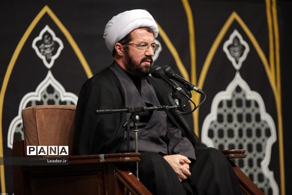 مراسم عزاداری شام غریبان با حضور رهبر انقلاب اسلامی