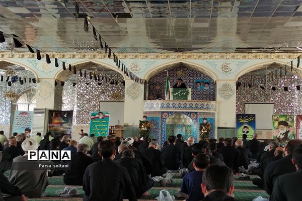 برگزاری نماز جمعه در محل زیارتگاه امامزاده سید حمزه کاشمر