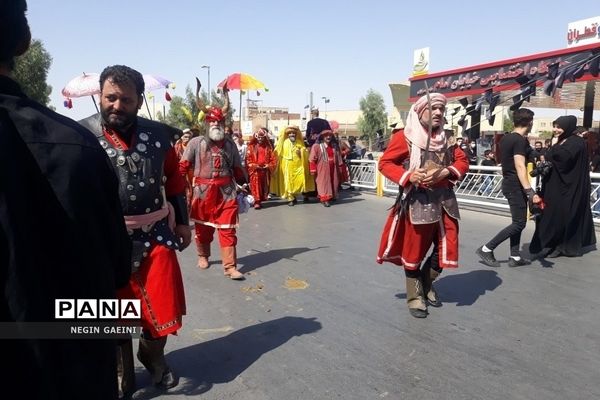 حرکت کاروان نمادین اسرای کربلا در قم