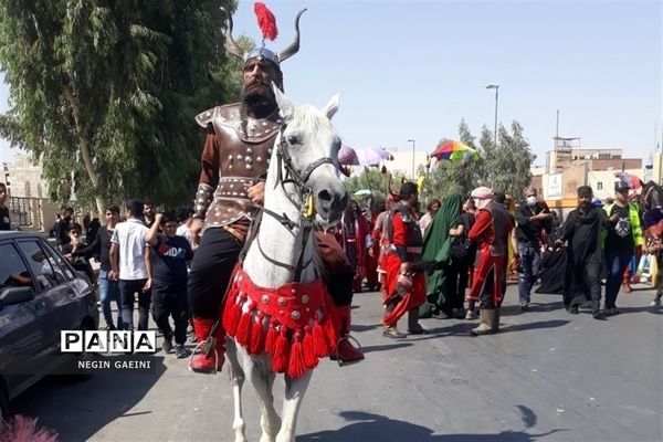 حرکت کاروان نمادین اسرای کربلا در قم