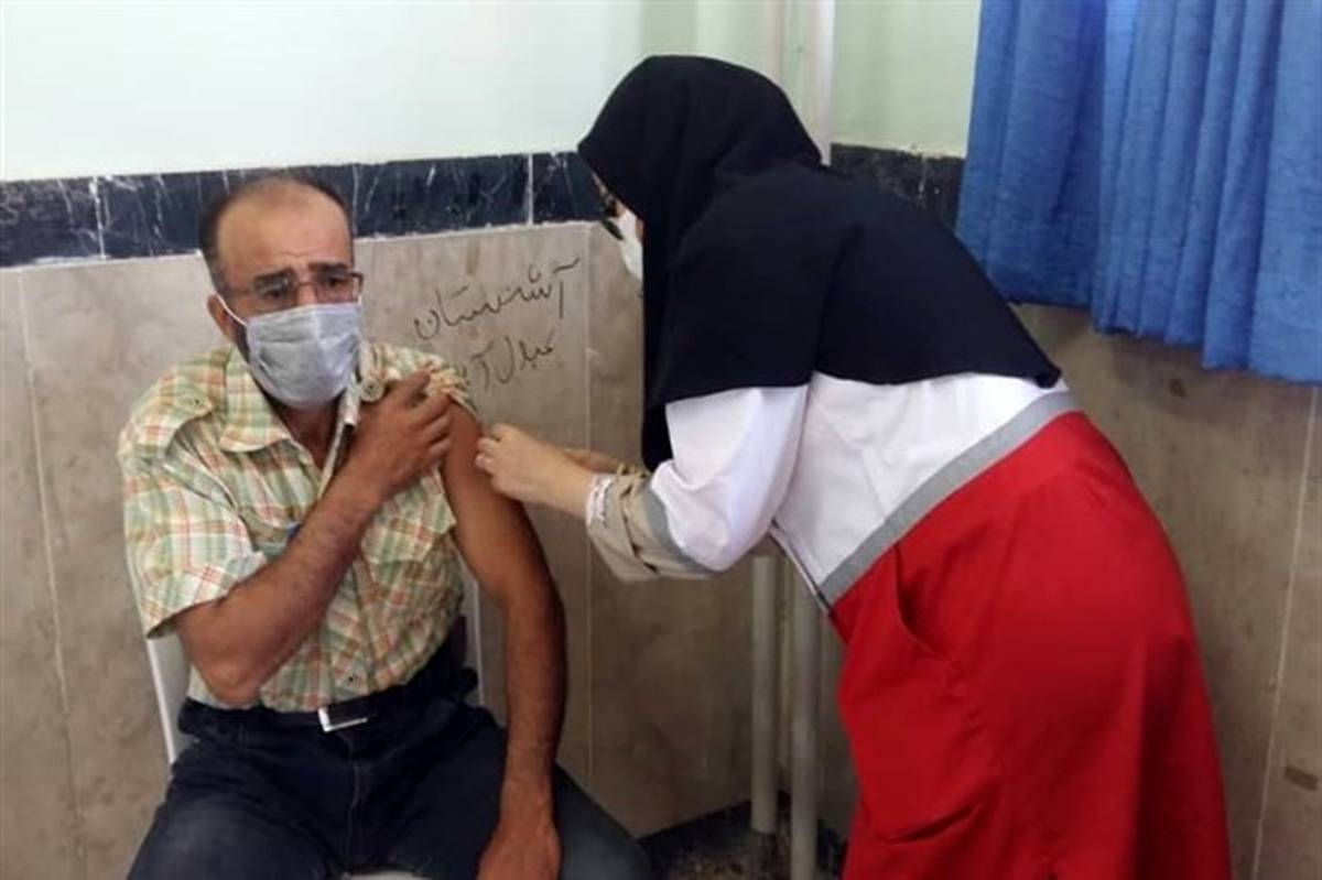 11هزار قزوینی با همت جوانان هلال احمر استان در برابر کرونا واکسینه شدند