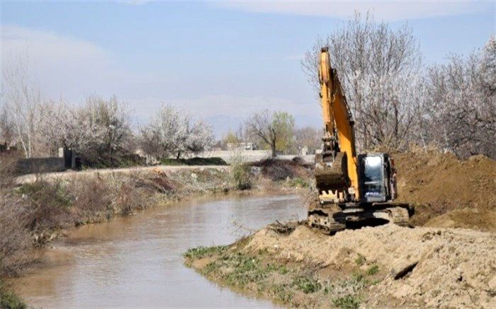 آزادسازی حریم و بستر رودخانه عباس‌آباد در همدان آغاز شد