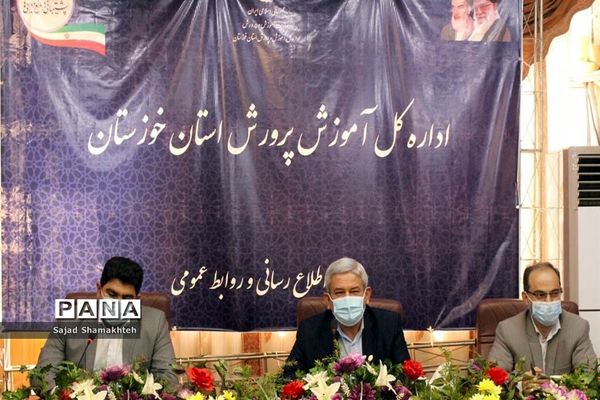 نشست هیات رئیسه مجلس دانش آموزی خوزستان با مدیرکل آموزش و پرورش