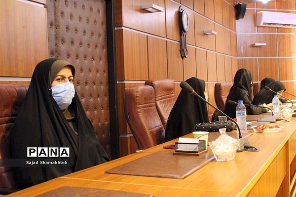 نشست هیات رئیسه مجلس دانش آموزی خوزستان با مدیرکل آموزش و پرورش