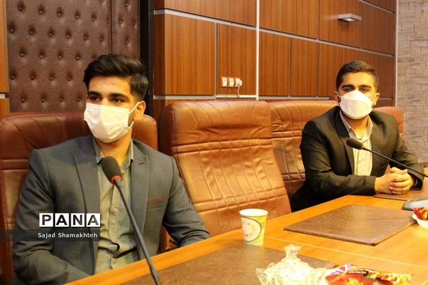 نشست هیات رئیسه مجلس دانش آموزی خوزستان با مدیرکل آموزش و پرورش