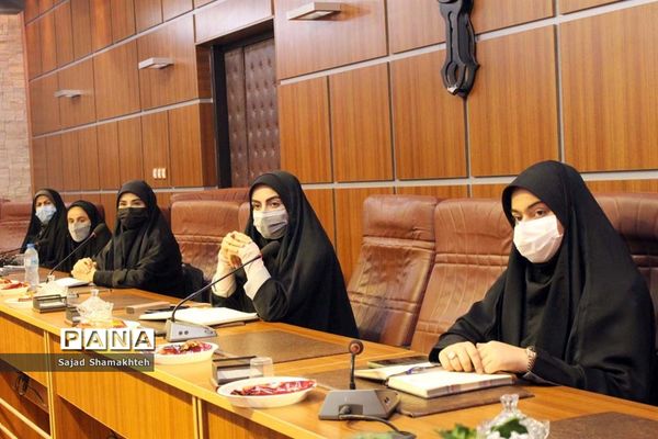 نشست هیات رئیسه مجلس دانش آموزی خوزستان با مدیرکل آموزش و پرورش