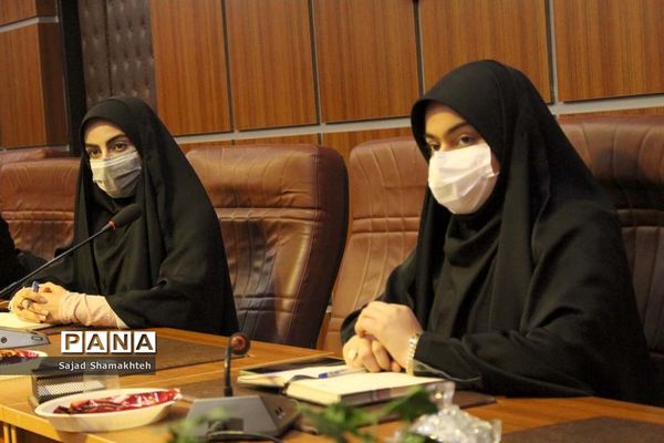 نشست هیات رئیسه مجلس دانش آموزی خوزستان با مدیرکل آموزش و پرورش
