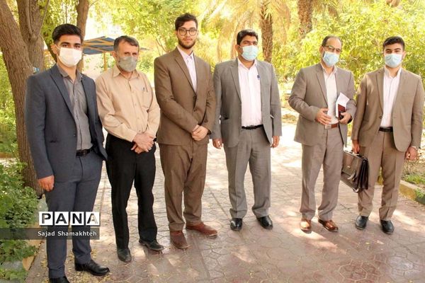 نشست هیات رئیسه مجلس دانش آموزی خوزستان با مدیرکل آموزش و پرورش