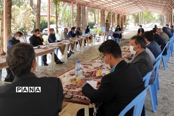 برگزاری جلسه معاونان پرورشی و تربیت بدنی مناطق و نواحی  استان اصفهان