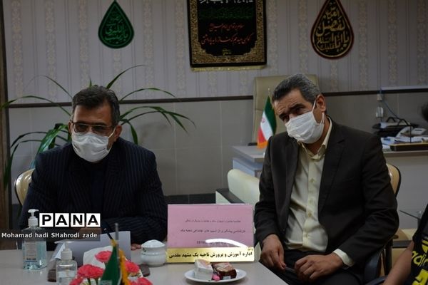 تجلیل از منتخبین رتبه برتر استانی در جشنواره نوجوان سالم و طرح یارگیری در ناحیه یک مشهد