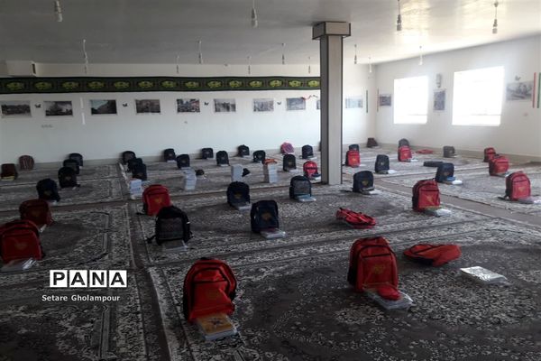 توزیع ۱۰۰ بسته لوازم التحریر توسط بسیج دانش آموزی شهرستان درمیان