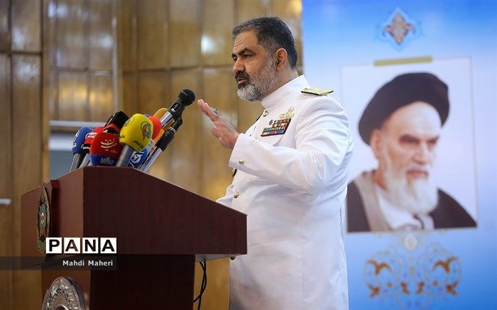دریادار ایرانی: باید مقابل تروریسم دریایی با اقتدار ظاهر شویم