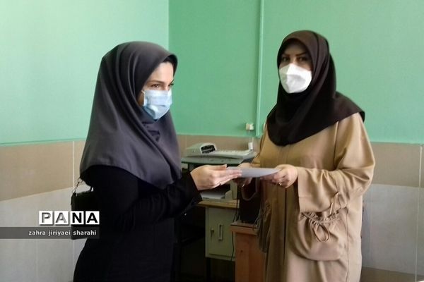 اهداء تقدیرنامه‌های سی و نهمین جشنواره فرهنگی و هنری فردا در ناحیه یک ری