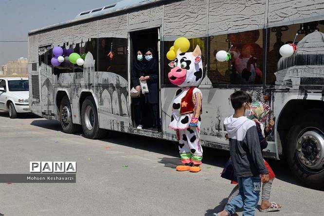 توزیع 1000 بسته تحصیلی در بین دانشآموزان مناطق محروم شیراز
