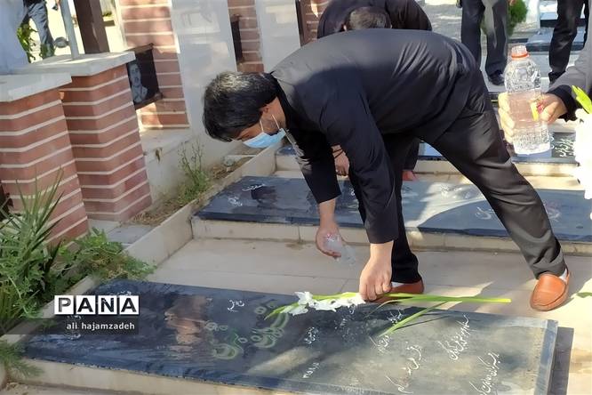 عطر افشانی مزار شهدای فشافویه در دومین روز از هفته دفاع مقدس