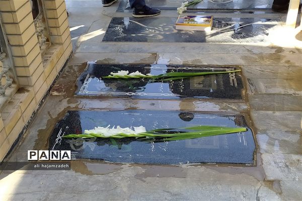 عطر افشانی مزار شهدای فشافویه در دومین روز از هفته دفاع مقدس