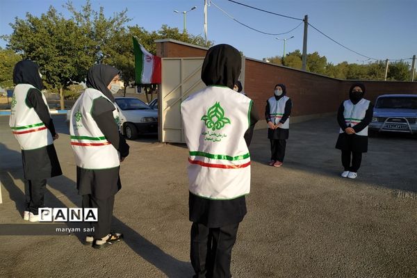 برگزاری مراسم نمادین برافراشته شدن پرچم جمهوری اسلامی ایران در شاهین شهر