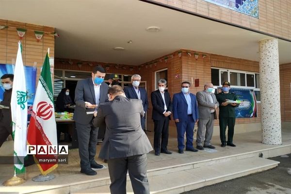 برگزاری مراسم نمادین برافراشته شدن پرچم جمهوری اسلامی ایران در شاهین شهر