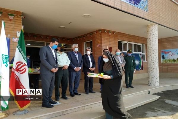 برگزاری مراسم نمادین برافراشته شدن پرچم جمهوری اسلامی ایران در شاهین شهر