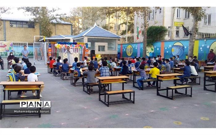 برگزاری جشن شکوفه‌ها و شور عاطفه‌ها در مدرسه ابتدایی شهریار ناحیه 6 مشهد