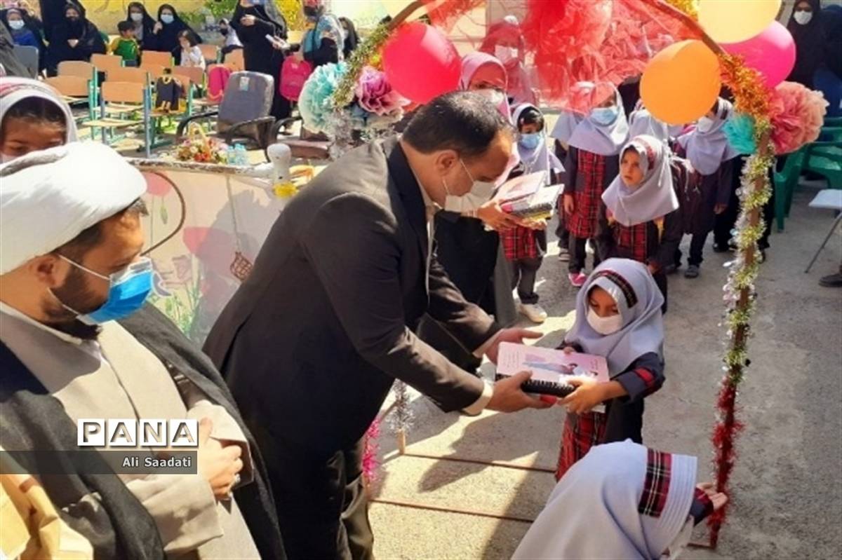 نواختن زنگ شکوفه ها در شهرستان کلات