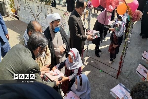 نواختن زنگ شکوفه ها در شهرستان کلات