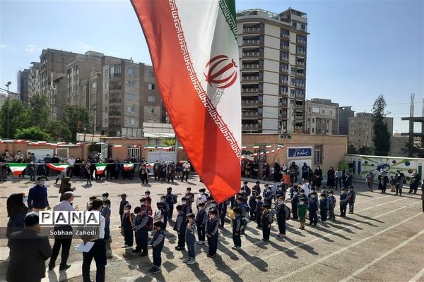 جشن شکوفه‌ها در مدرسه ابتدایی ایمان رودهن