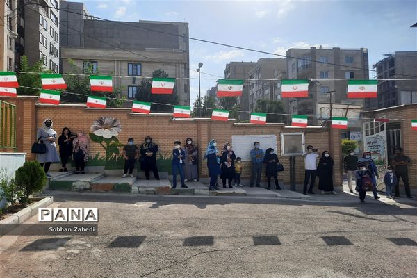 جشن شکوفه‌ها در مدرسه ابتدایی ایمان رودهن