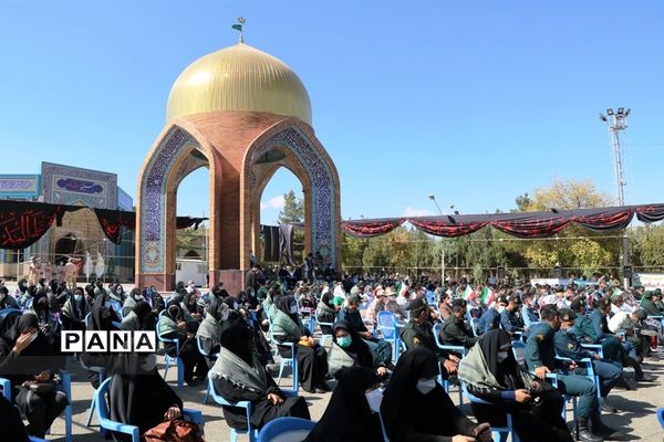 غبار روبی مزار شهدا به مناسبت هفته دفاع مقدس در ارومیه