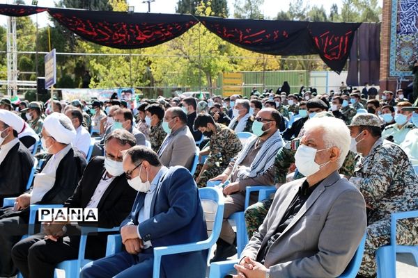 غبار روبی مزار شهدا به مناسبت هفته دفاع مقدس در ارومیه