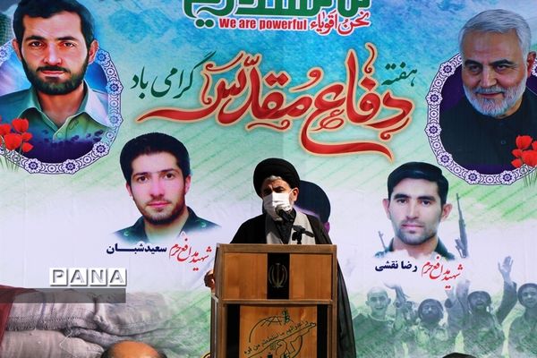 غبار روبی مزار شهدا به مناسبت هفته دفاع مقدس در ارومیه