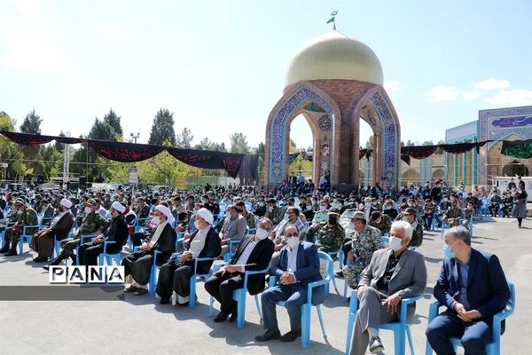 غبار روبی مزار شهدا به مناسبت هفته دفاع مقدس در ارومیه