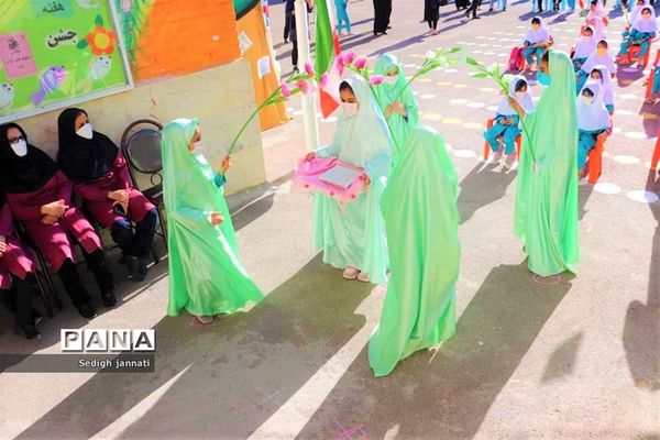 زنگ شکوفه‌ها در مدارس آباده