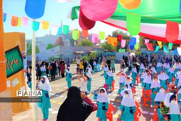 زنگ شکوفه‌ها در مدارس آباده