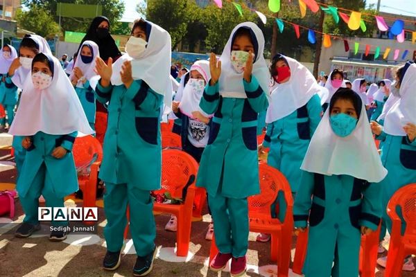 زنگ شکوفه‌ها در مدارس آباده