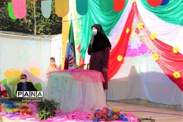 زنگ شکوفه‌ها در مدارس آباده