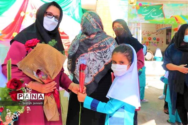 زنگ شکوفه‌ها در مدارس آباده