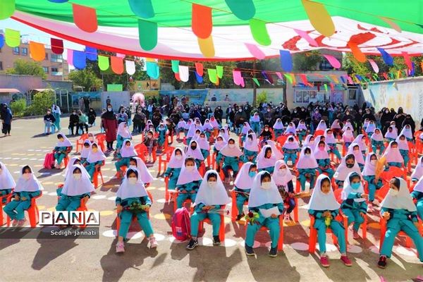 زنگ شکوفه‌ها در مدارس آباده