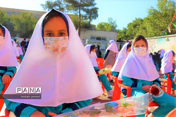 زنگ شکوفه‌ها در مدارس آباده