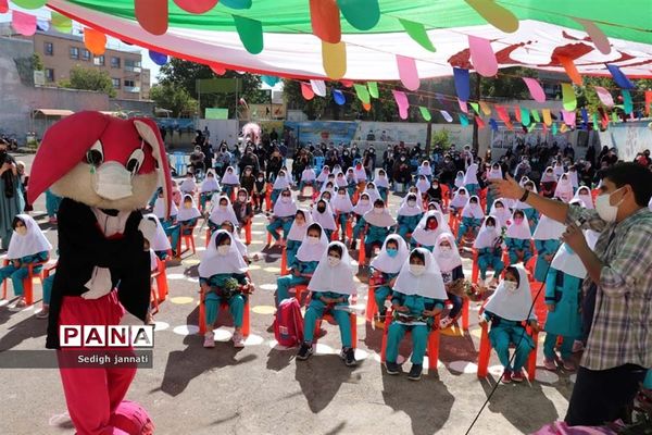 زنگ شکوفه‌ها در مدارس آباده